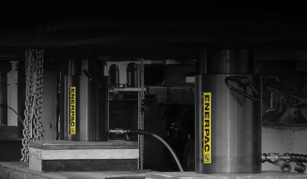 2 Enerpac hefcilinders